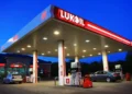 SUA mai dă un respiro Lukoil! Benzinăriile din Moldova rămân deschise până în octombrie