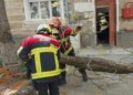 Сильный ветер нанес серьезный ущерб в Молдове: 118 выездов спасателей за один день