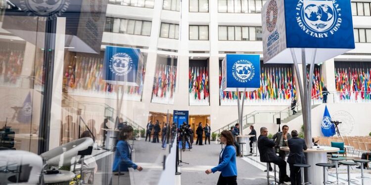 МВФ вдвое снизил прогноз роста экономики Румынии на 2026 год