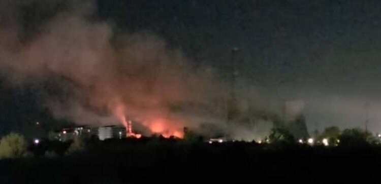 Мощный пожар на теплоэлектроцентрали в Бухаресте: пожарные боролись с огнем, подпитываемым десятками тонн масла