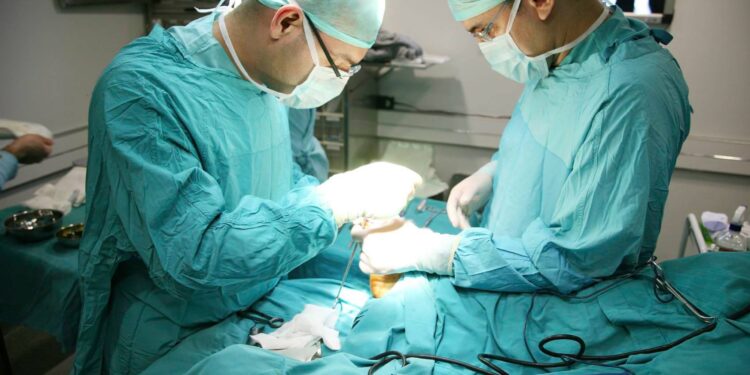 Хирурги и анестезиологи требуют справедливой оплаты труда: онлайн-петиция за пересмотр законодательства