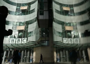 BBC сократит до 2000 рабочих мест в ближайшие два года, чтобы сэкономить 575 млн евро на операционных расходах