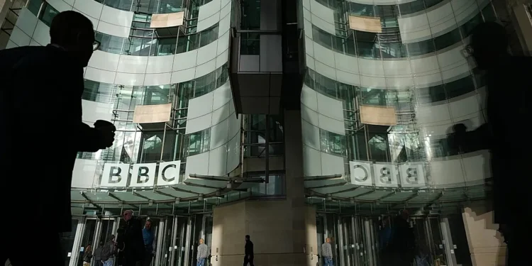 BBC сократит до 2000 рабочих мест в ближайшие два года, чтобы сэкономить 575 млн евро на операционных расходах
