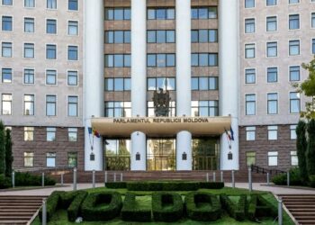 Mai aproape dinții. Oameni: Reparația scărilor Parlamentului, un exces