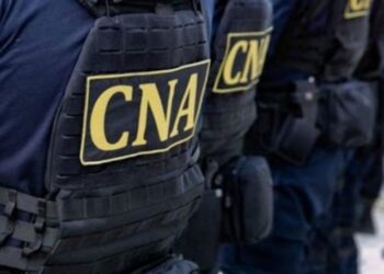 Protest polițiștilor la judecată. Mandate de arestare în dosarul mitei de 400 de mii de dolari