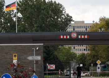 В Германии мужчины 17–45 лет обязаны согласовывать длительные поездки за границу