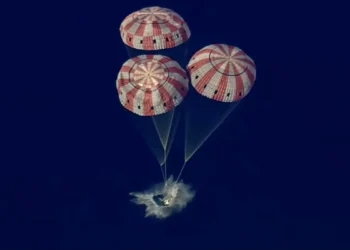 Экипаж миссии «Артемиды-2» вернулся на Землю после облёта Луны