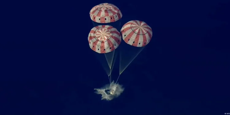 Экипаж миссии «Артемиды-2» вернулся на Землю после облёта Луны