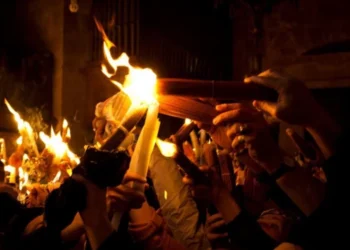 Благодатный огонь сошел в Иерусалиме в Храме Гроба Господня