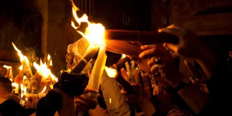 Благодатный огонь сошел в Иерусалиме в Храме Гроба Господня