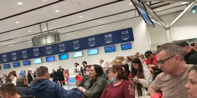 Protest pe aeroportul din Bologna: pasagerii cursei FlyOne spre Chișinău nu pot decola de peste 24 de ore