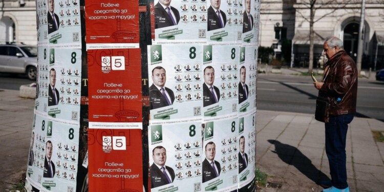В Болгарии возможен политический сдвиг: на выборах лидирует партия, связанная с Руменом Радевым