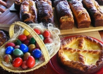 Anul acesta, de Paștele Blajinilor, se cumpără mai puțin decât anul trecut. Oamenii sunt mai săraci, iar cumpărători sunt puțini.