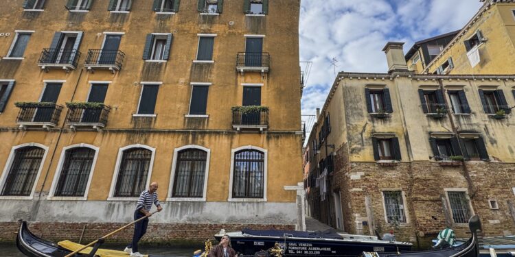 Veneția, în pericol de a fi acoperită de ape: cercetătorii iau în calcul chiar relocarea orașului