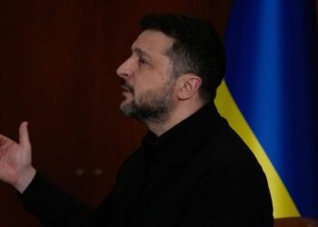 Зеленский предложил провести переговоры Украины, США и России в Азербайджане