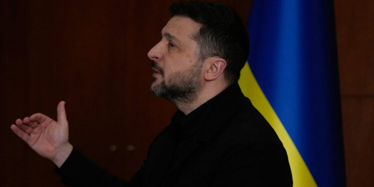 Зеленский предложил провести переговоры Украины, США и России в Азербайджане