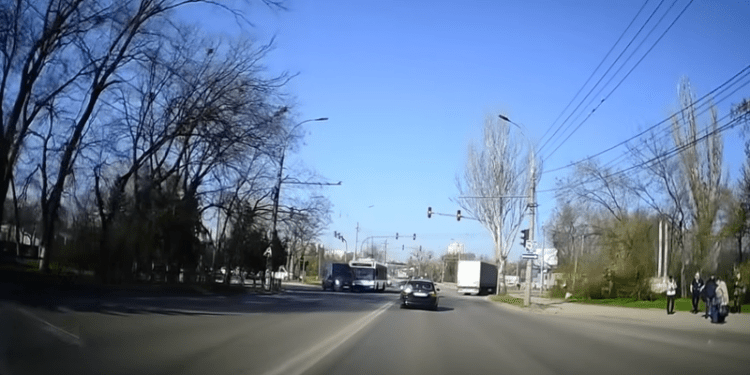 Accident rutier la Calea Basarabiei: un troleibuz a lovit un microbuz