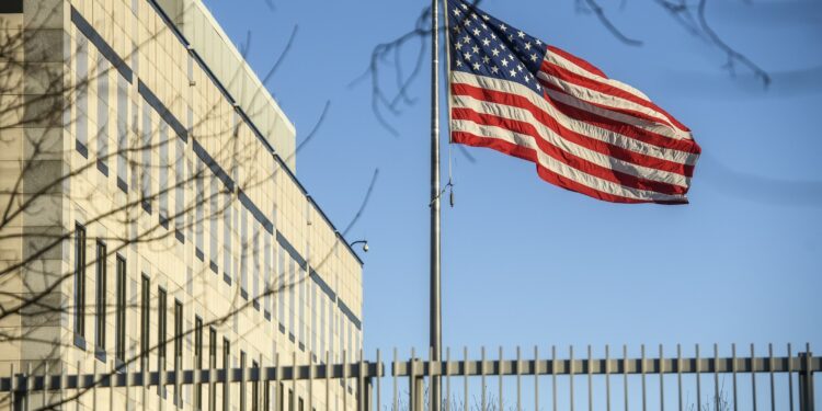 США обвинили китайские AI-компании в краже технологий: разослана дипломатическая телеграмма