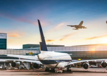 Авиабилеты в США подорожали на фоне геополитической напряжённости и роста цен на топливо