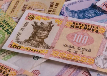 Moldovenii iau, tot mai des, credite pentru mâncare și pentru plata la întreținere