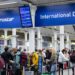 Haos pe aeroporturile din Europa: Se stă și trei ore la coadă din cauza noului sistem Entry/Exit. „E o mizerie”