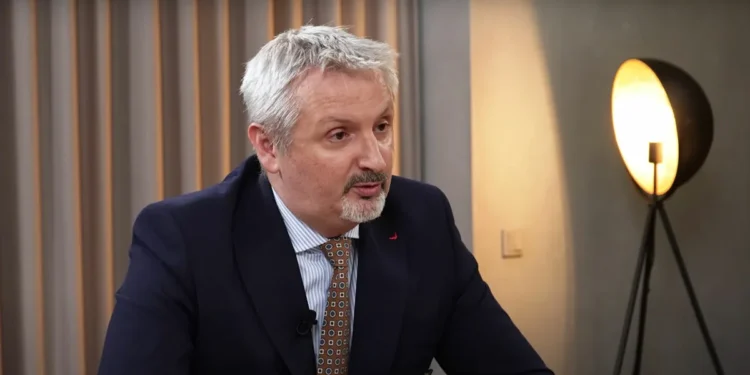 Sondaj IMAS: autoritățile trebuie să reia dialogul cu Rusia privind livrările de resurse energetice