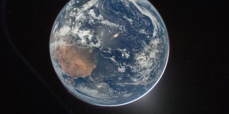 «Артемида-2» прислала новые фотографии Земли из космоса