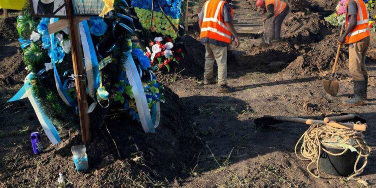 В Черкассах обсуждают иностранных рабочих на кладбище