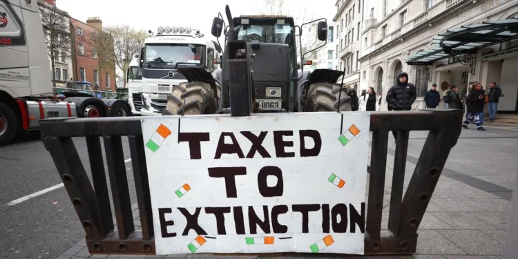 Proteste față de creșterile prețului la carburanți în două țări europene. Una dintre ele este un mare producător de petrol