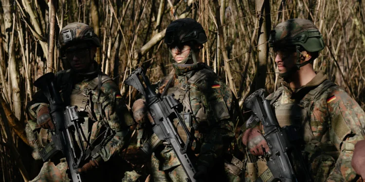 В Германии отменили обязательное разрешение на выезд за границу для мужчин