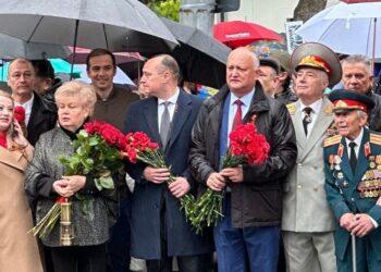 Депутаты, носившие георгиевскую ленточку, избежали штрафов: суд указал на недостаток доказательств