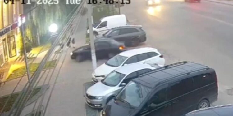 Sentință pentru șoferița care, toamna trecută, a accidentat grav un copil de trei ani pe un trotuar din Comrat, după ce a încurcat pedalele