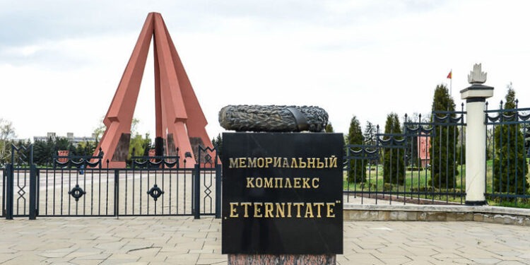 Власти снова отказались отдать хоть уголок главной площади страны Маршу Победы