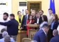 Ieri, Ceban a fost scos cu forța din sală pentru că a vrut să vorbească de la tribună, iar astăzi PAS a blocat tribuna în Consiliul Municipal