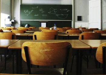Un profesor debutant ar fi fost agresat de părintele unui elev: Reacția MEC