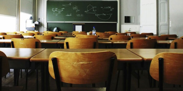 Un profesor debutant ar fi fost agresat de părintele unui elev: Reacția MEC
