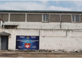 Un fost deținut, aflat în stare de ebrietate, a încercat să intre cu mașina în Penitenciarul Brănești. Au fost trase focuri de avertizare