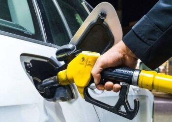 Opinie: Carburanții s-ar putea scumpi cu până la 60 de bani pe litru