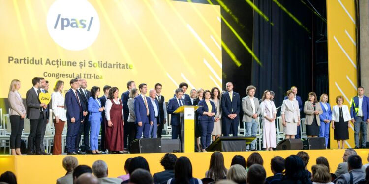 La zece ani de la fondare, moldovenii taxează dur activitatea PAS