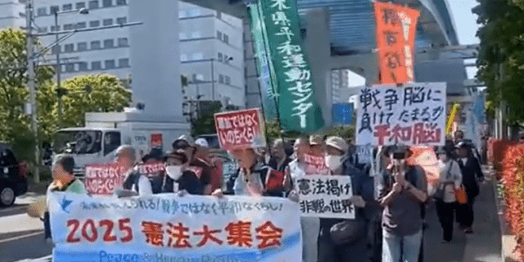 La Tokyo a avut loc o amplă manifestație pentru pace, care a adunat un număr record de participanți