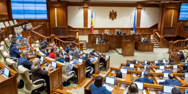 Скандал в парламенте Молдовы: депутат оппозиции требует опровержений заявлений Раду Мариана