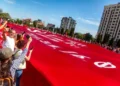 La memorialul „Eternitate” din Chișinău au desfășurat un Drapel al Victoriei uriaș, de 60 pe 25 de metri