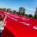 La memorialul „Eternitate” din Chișinău au desfășurat un Drapel al Victoriei uriaș, de 60 pe 25 de metri