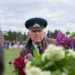 У Вечного огня в Кишинёве люди пропустили ветерана Великой Отечественной войны