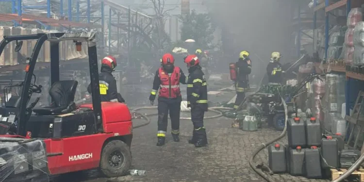 Incendiul devastator de la un depozit auto din sectorul Ciocana: Prejudiciul estimat se ridică la circa 30 milioane lei