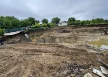 Primele concluzii după surparea străzii din Ialoveni: Inspectorii au depistat încălcări grave la șantierul de construcții