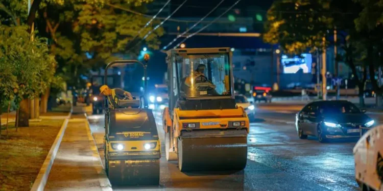 Atenție, șoferi! Bulevardul Iuri Gagarin din Chișinău, închis pe timp de noapte pentru lucrări de asfaltare