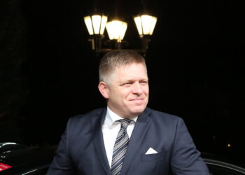 Фицо призвал к диалогу ЕС и РФ после падения дрона в Румынии