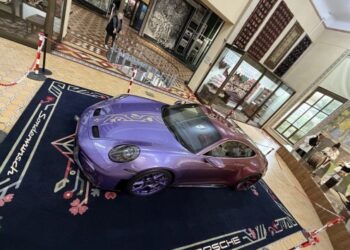 Люксовый автомобиль в музее. «Как в бандитские 90-е»