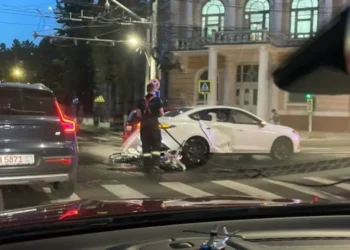 В центре Кишинева произошло ДТП: 16-летний мотоциклист попал в больницу